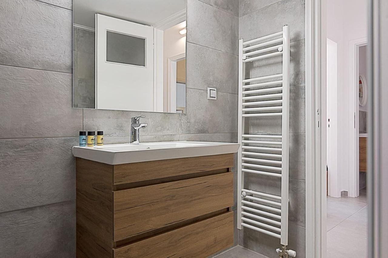 Spacious Two Bedroom Apartment In Central Location เอเธนส์ ภายนอก รูปภาพ