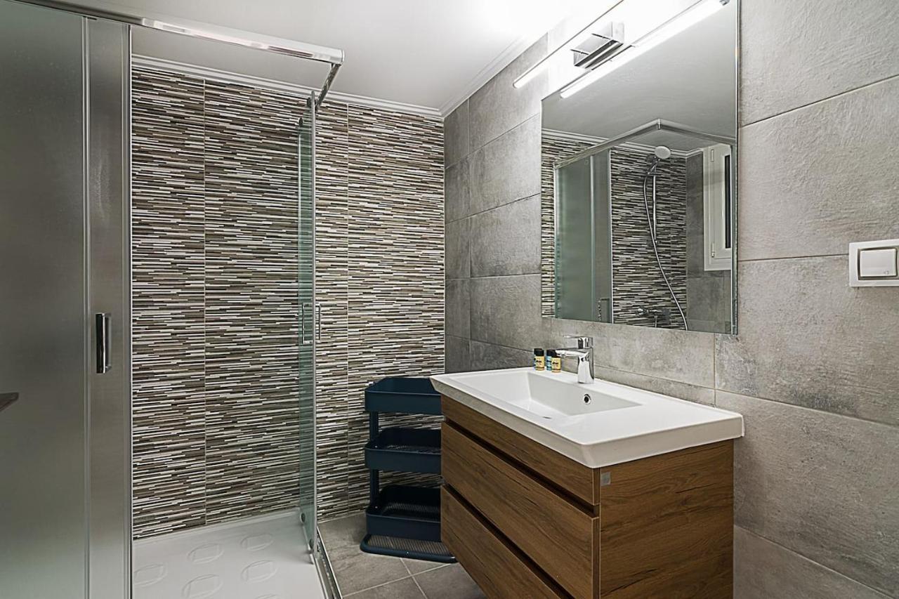 Spacious Two Bedroom Apartment In Central Location เอเธนส์ ภายนอก รูปภาพ