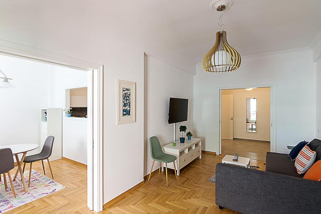 Spacious Two Bedroom Apartment In Central Location เอเธนส์ ภายนอก รูปภาพ